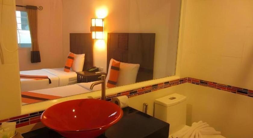 Patong Station House Hotel Ngoại thất bức ảnh