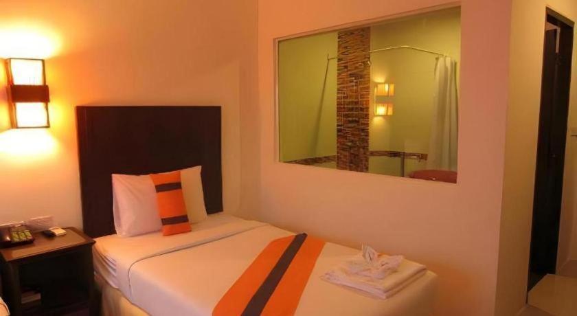 Patong Station House Hotel Ngoại thất bức ảnh