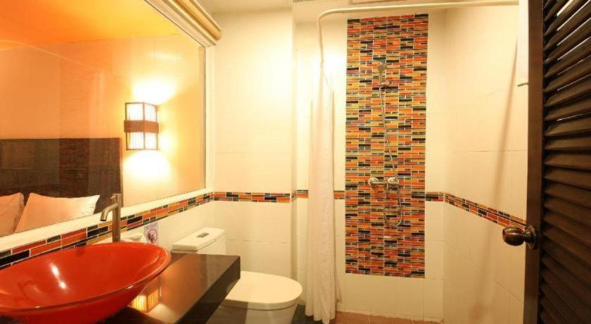 Patong Station House Hotel Ngoại thất bức ảnh