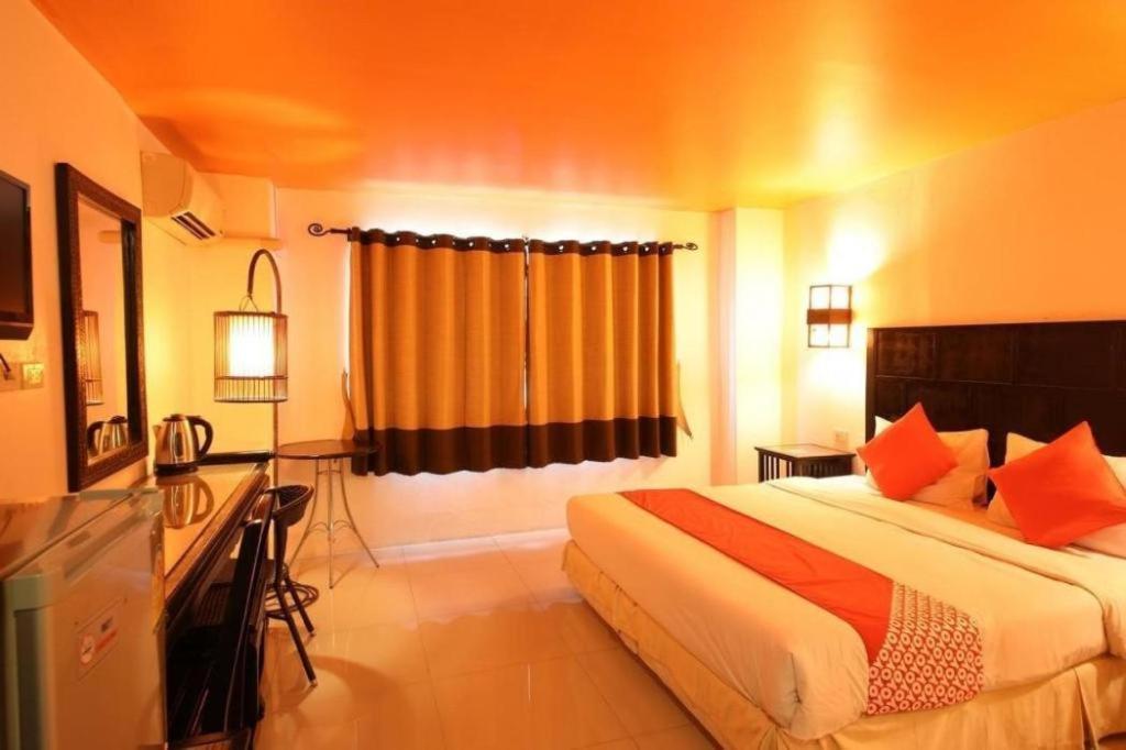 Patong Station House Hotel Ngoại thất bức ảnh